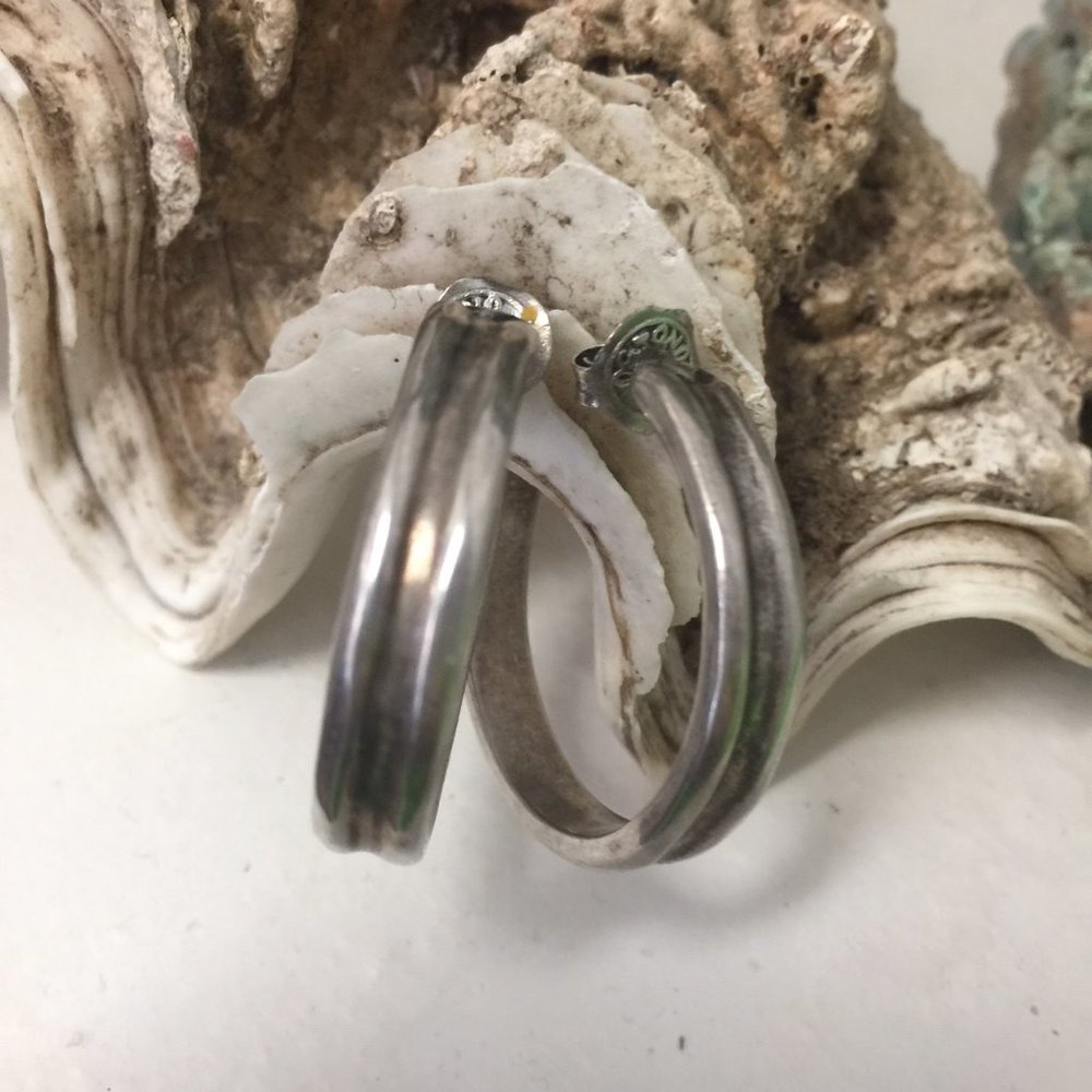 Uno de 50 Silver Hoops 1 1/4" NWT